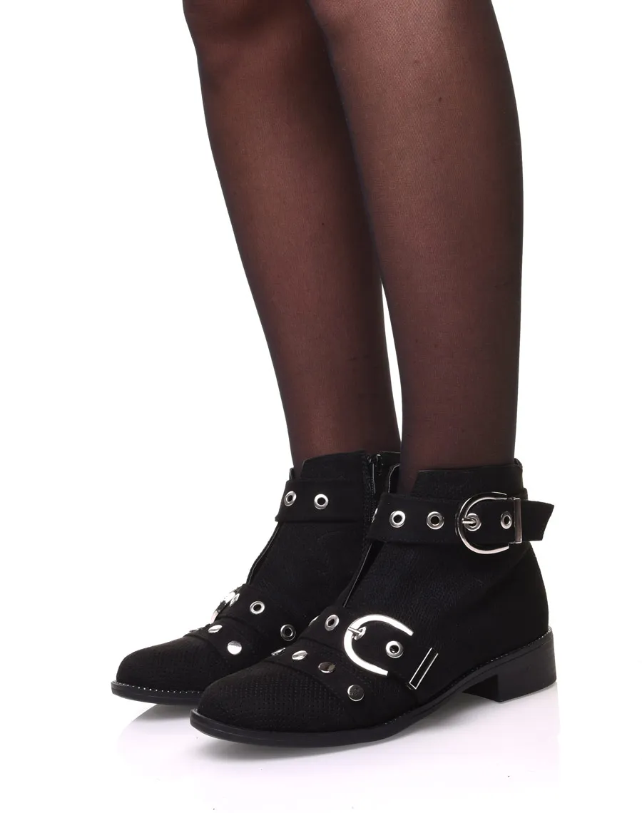 Bottines noires lanières cloutées ouvertes à lavant